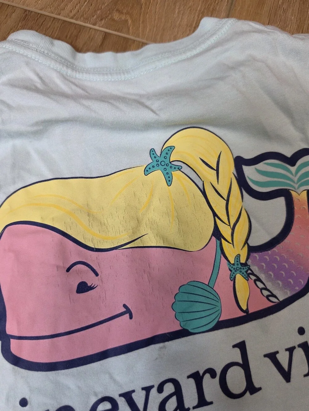 Vineyard Vines Graphic Whale T‑Shirt in Light Blue with Pink & Yellow
